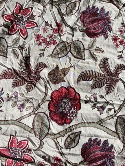 Manuel Canovas. Aurore, nei colori rosa e verde. C