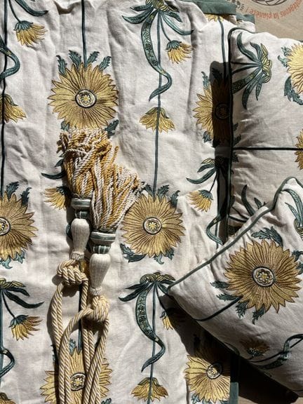 Vaughan, Petalas Embroidered Linen, colori verde e