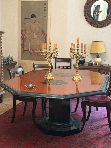Tavolo da pranzo con piano ottagonale, laccato in 