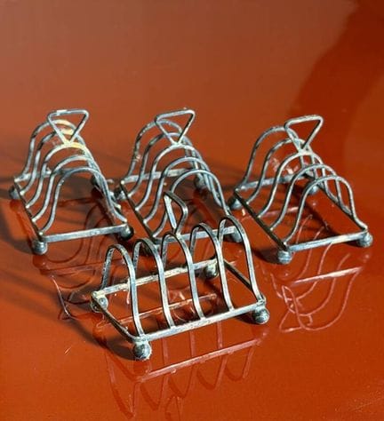 Set di quattro portatoast in argento
Lavorazione i
