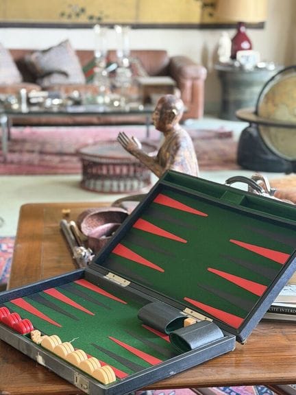 Juegos de backgammon de viaje 
Dimensiones (maletí
