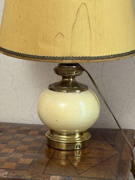 Lampe
Höhe: 25 cm

Ehemalige Sammlung von Jean LAR