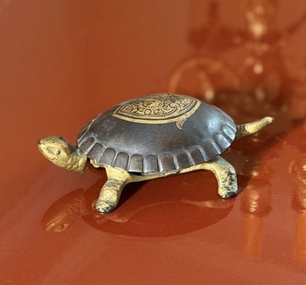 Tischglocke in Form einer Schildkröte aus Gusseise