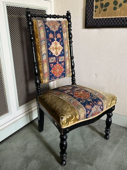 Sedia Luigi XIII in legno annerito
92 x 46 x 46 cm