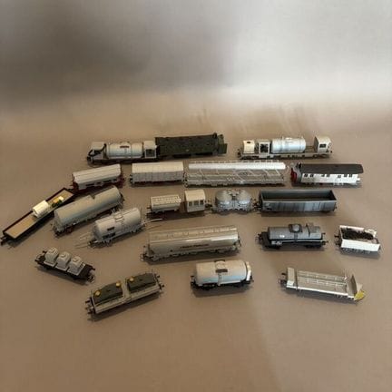 Lot de vingt wagons dont JOUEF 

Trains miniatures