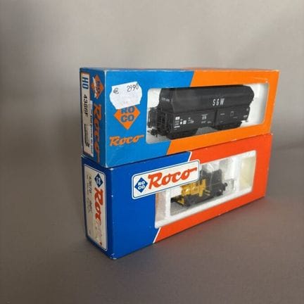 ROCO - Austria - two railcars - item numbers 43678