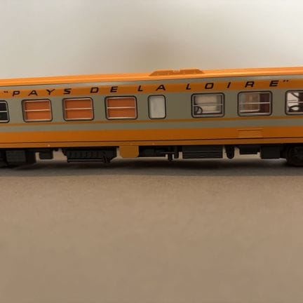 LIMA - Italy - two "Pays de la Loire" railcars 

M