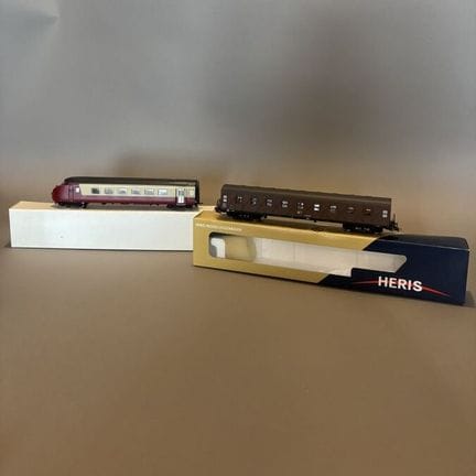 Lot de deux wagons dont MARKLIN et HERIS 

Trains 