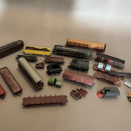 Lot de vingt wagons dont JOUEF, ELECTROTREN, ROCO 