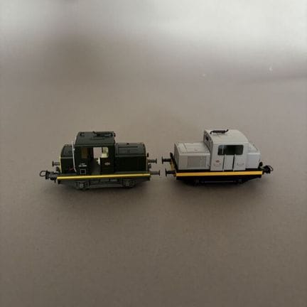 REE - Two MB-079 Cars 

Model Trains - Mr. F.'s Co
