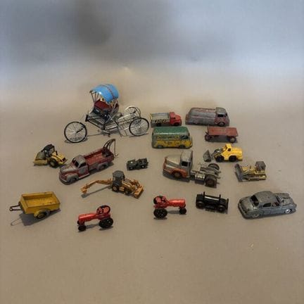 Lot de dix-sept voiturettes  

Trains miniatures -