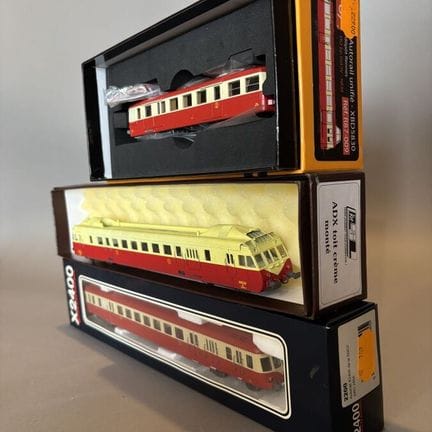 Lot de trois wagons autorails dont ELECTROTREN, KI