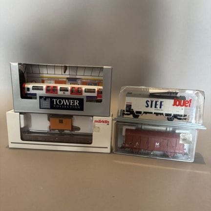 Lot de quatre wagons dont JOUEF, MARKLIN et FLEISC
