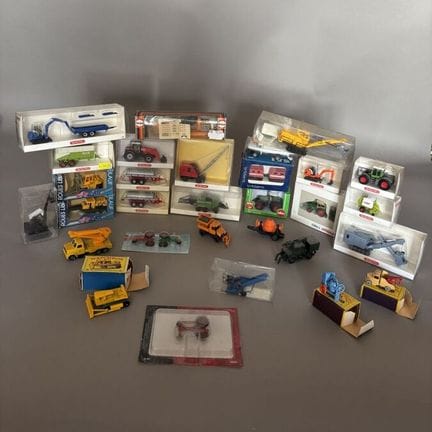 Lot de voiturettes utilitaires dont MATCHBOX et WI