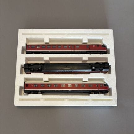 LIMA - Italy - three cars - 0850 

Model trains - 
