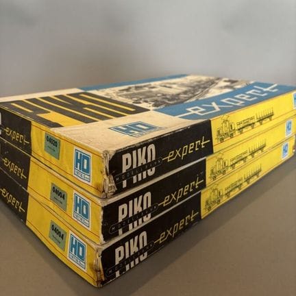 PIKO - Germany - Set of three train car and track 