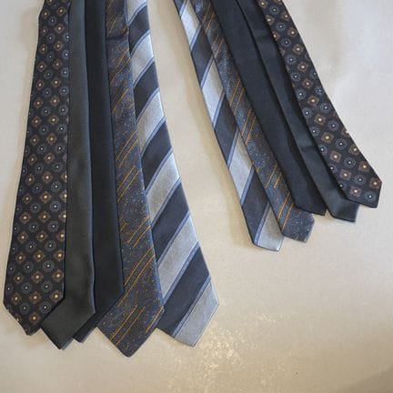 Set of five ties, including: 
- a VAN LAACK tie ma