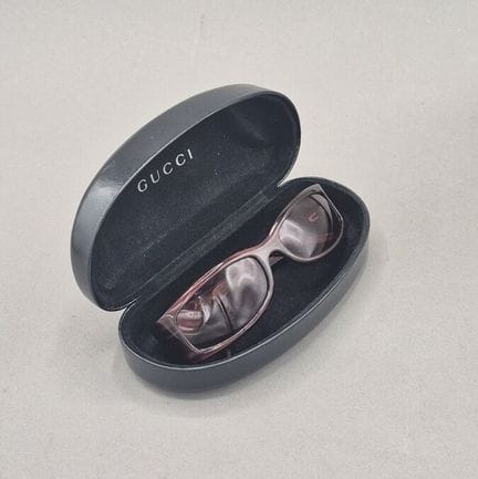 GUCCI 
Burgundy sunglasses with a rhinestone logo 
