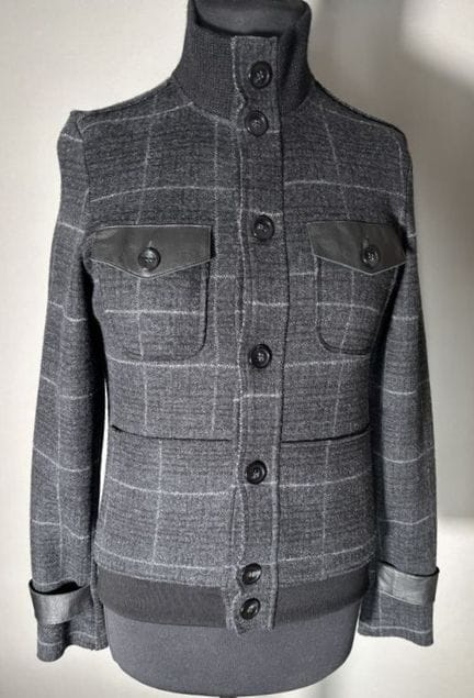 PAOLO PECORA
Short jacket in checked gray wool. Bu