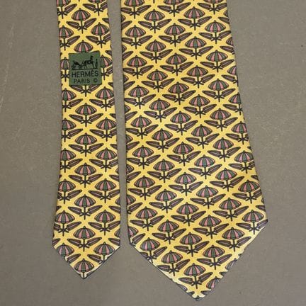 HERMES - Cravate en soie jaune à motifs de parasol