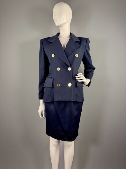 GIVENCHY LIFE - Tailleur jupe.

En laine mélangée 