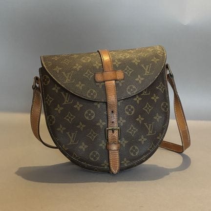 LOUIS VUITTON - Besace modèle Chantilly à bandouli