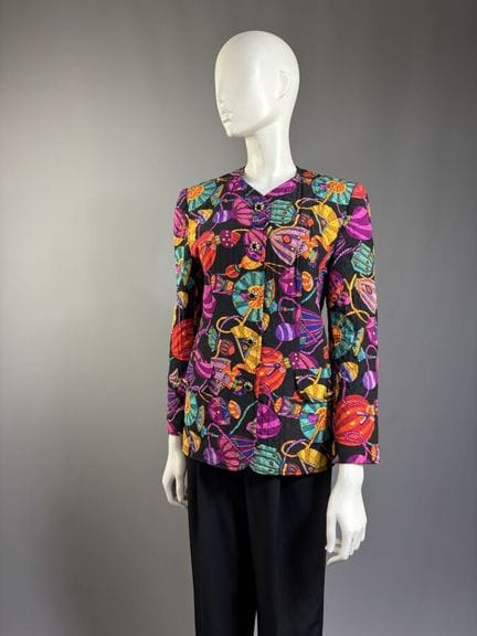 LOUIS FERAUD
Veste noire à motif de passementeries