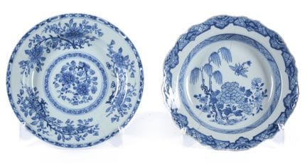 Set composto da due piatti realizzati in porcellan