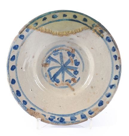 Assiette en céramique de Vitoria, émaillée et déco