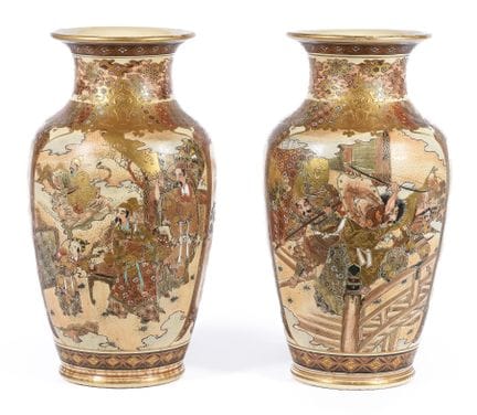 Coppia di vasi realizzati in porcellana e decorati