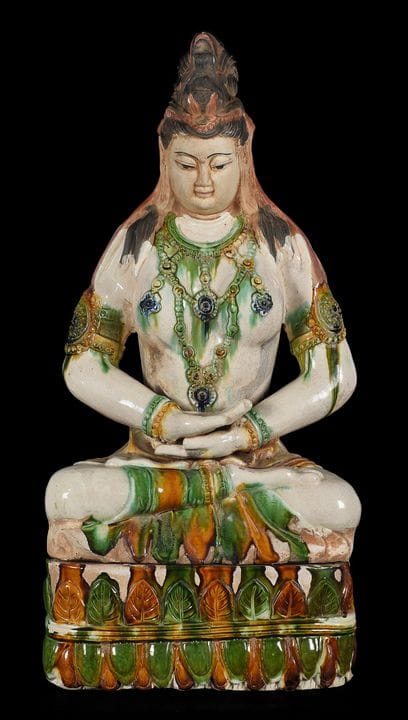 Figura in terracotta raffigurante una divinità ori
