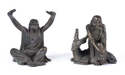 Coppia di figure in bronzo raffiguranti monaci bud