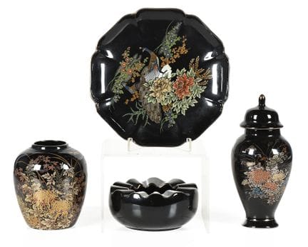 Set composto da quattro pezzi realizzati in porcel