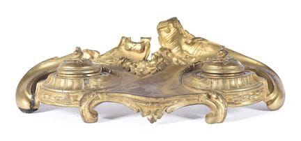 Encrier en bronze doré. Époque moderniste, fin du 