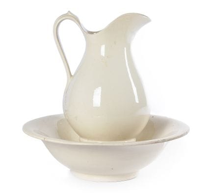 Cruche avec cuvette en faïence émaillée. Début du 