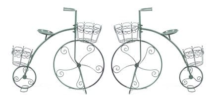 Lot de deux jardinières en métal représentant des 