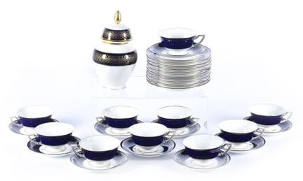 Ten-piece coffee set made of Rouard porcelain. Fra