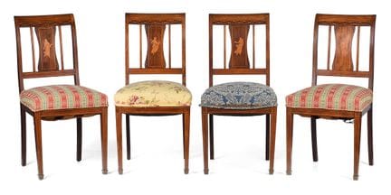 Ensemble composé de quatre chaises en bois d'acajo