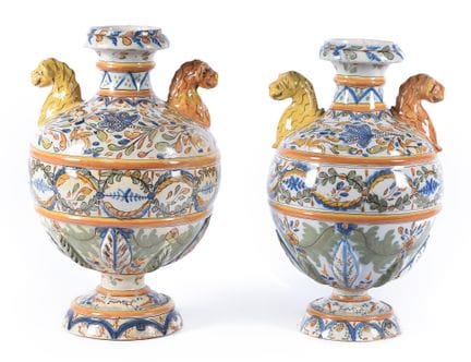Pair of ceramic amphorae by Ruiz de Luna. Early 20