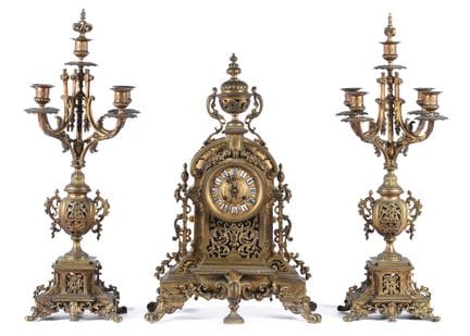 Orologio con cornice in bronzo. Stile Luigi XVI. F