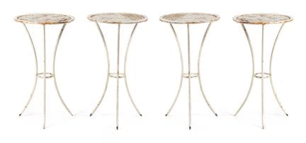 Lot composé de quatre tables d'appoint en fer pour