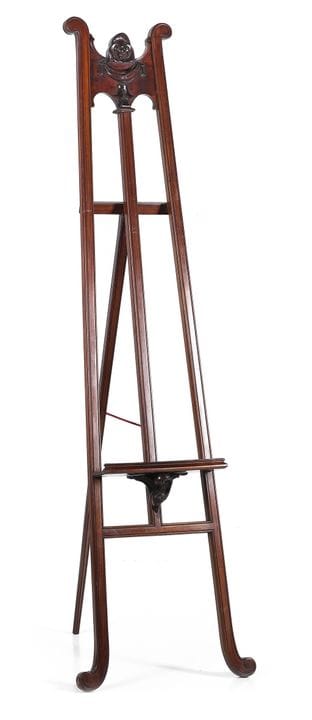 Chevalet en bois sculpté. Milieu du XXe siècle. 19