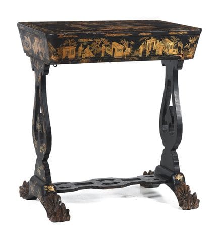 Boîte à couture en bois laqué, ornée de scènes ori