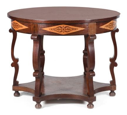 Table d'appoint en bois d'acajou avec marqueterie.