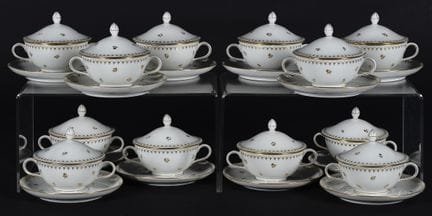 Set consisting of twelve tea cups and saucers made
