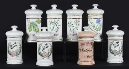 Set consisting of eight porcelain medicine jars. 2