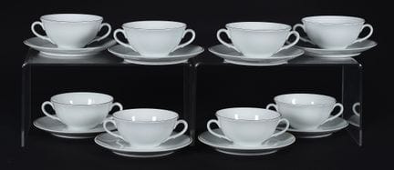 Set consisting of eight cups and saucers made of B