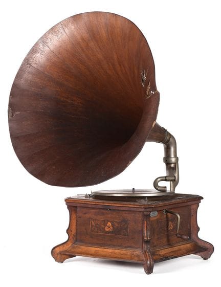 Giradischi francese con cassa e tromba in legno, d