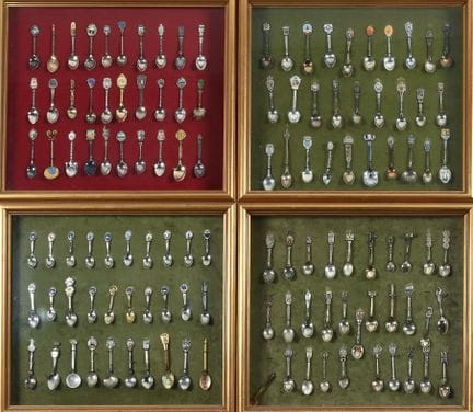 Lot composé de quatre cadres contenant une collect