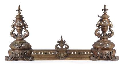 Façade de cheminée en bronze. Début du XXe siècle.